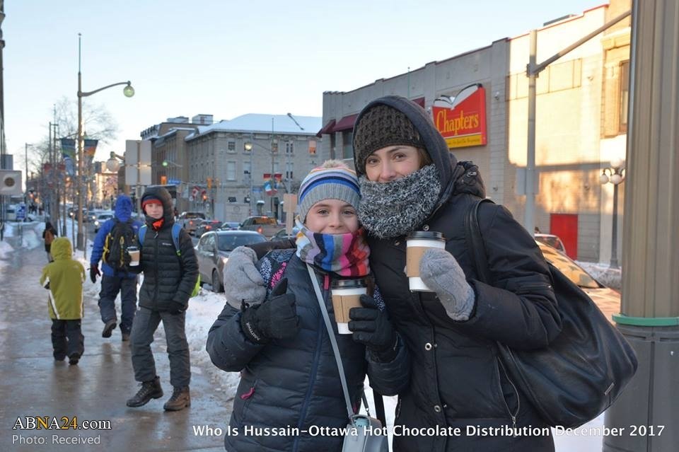 توزیع نوشیدنی گرم درمیان مردم توسط سازمان «حسین کیست؟» در اتاوا