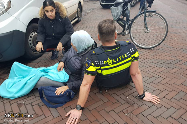 اقدام تحسین برانگیز یک نیروی پلیس هلند برای کمک به زن مسلمان