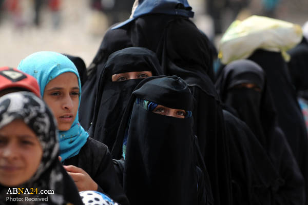 گزارش تصویری/ توزیع مواد غذایی بین زنان یمنی