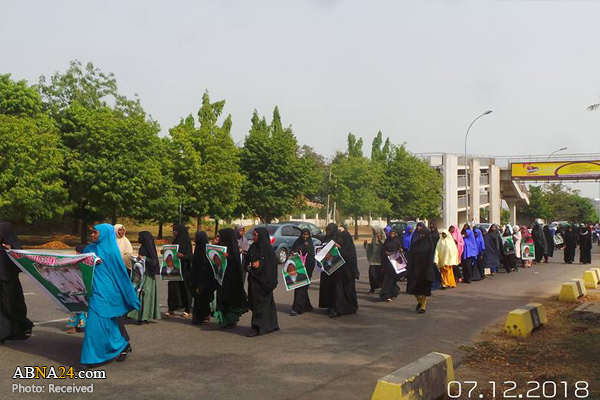 راهپیمایی شیعیان نیجریه در چهلمین روز شهادت ۳۶ عزادار حسینی