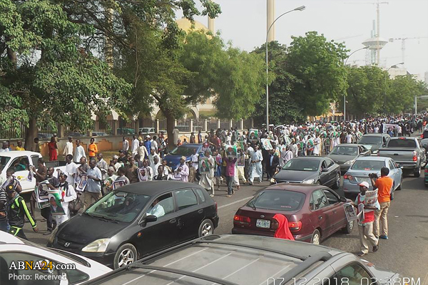راهپیمایی شیعیان نیجریه در چهلمین روز شهادت ۳۶ عزادار حسینی