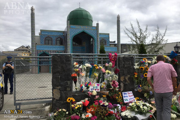 گزارش تصویری/ ابراز همبستگی مردم نیوزیلند با قربانیان تروریسم، در مسجد امام رضا(ع)