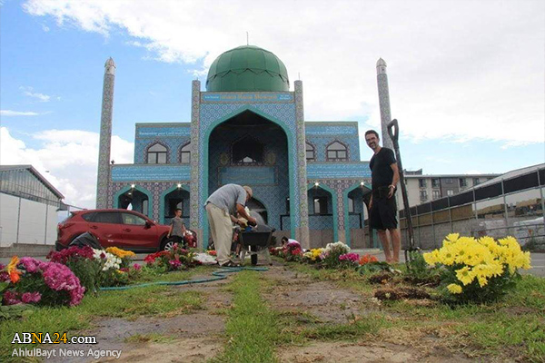 مردم نیوزیلند مسجد امام رضا(ع) را گل کاری کردند
