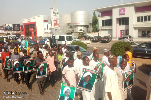 راهپیمایی شیعیان روزه دار نیجریه در همبستگی با شیخ زکزکی