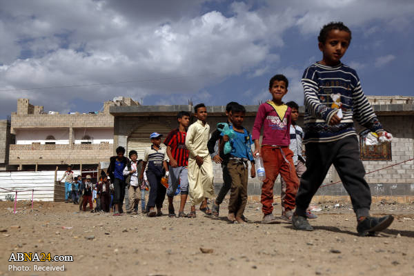 گزارش تصویری/ صف کشیدن یمنی‌ها برای دریافت مواد غذایی