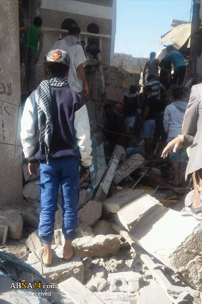 بیرون کشیدن اجساد قربانیان حمله امروز رژیم سعودی به صنعا از زیر آوار