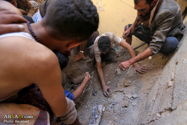 بیرون کشیدن اجساد قربانیان حمله امروز رژیم سعودی به صنعا از زیر آوار