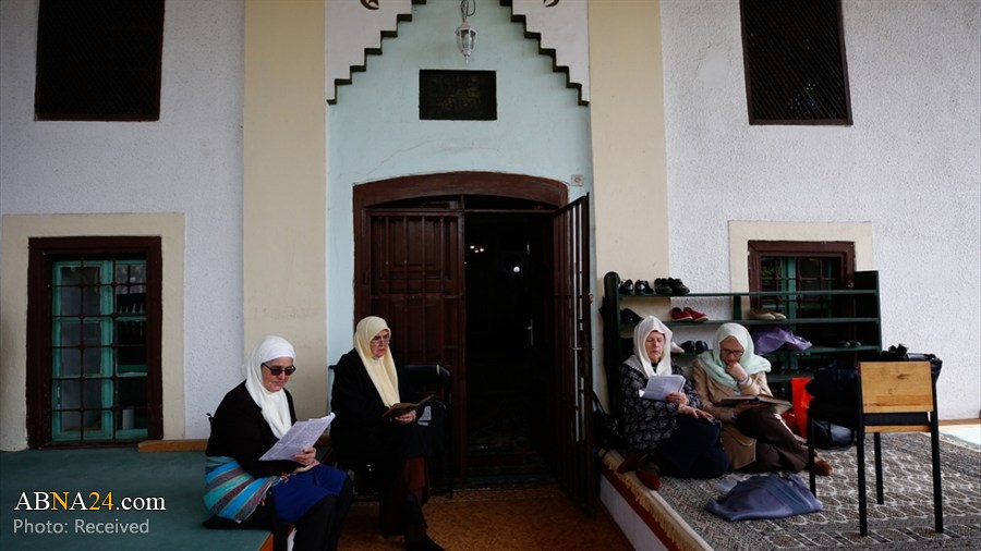 گزارش تصویری/ جمع‌خوانی قرآن کریم توسط بانوان در سارایوو