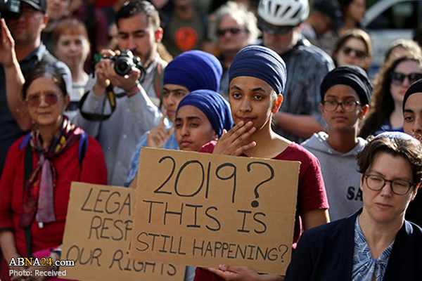 اعتراض مسلمانان به تصویب لایحه منع حجاب در اماکن دولتی کبک کانادا
