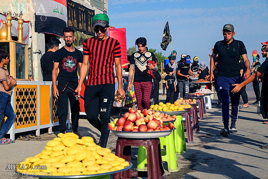 Photos: "Shabab al Zayn al-Abidin" mokeb serving Arbaeen pilgrims with colorful foods