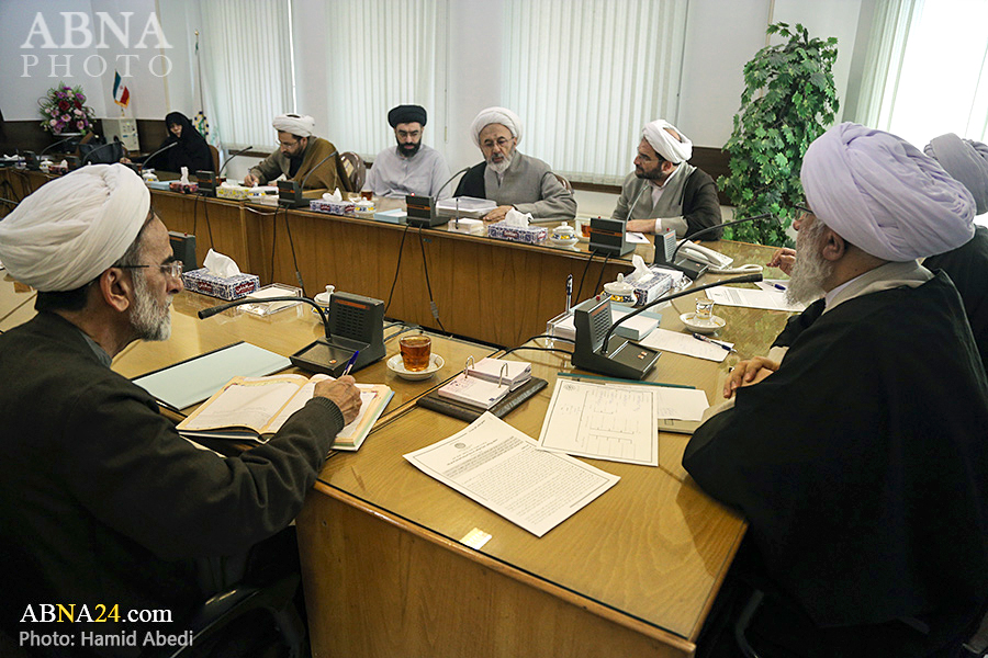 Photos: Session of academic committee of International Conference on Hazrat Abu Talib (AS) held in Qom