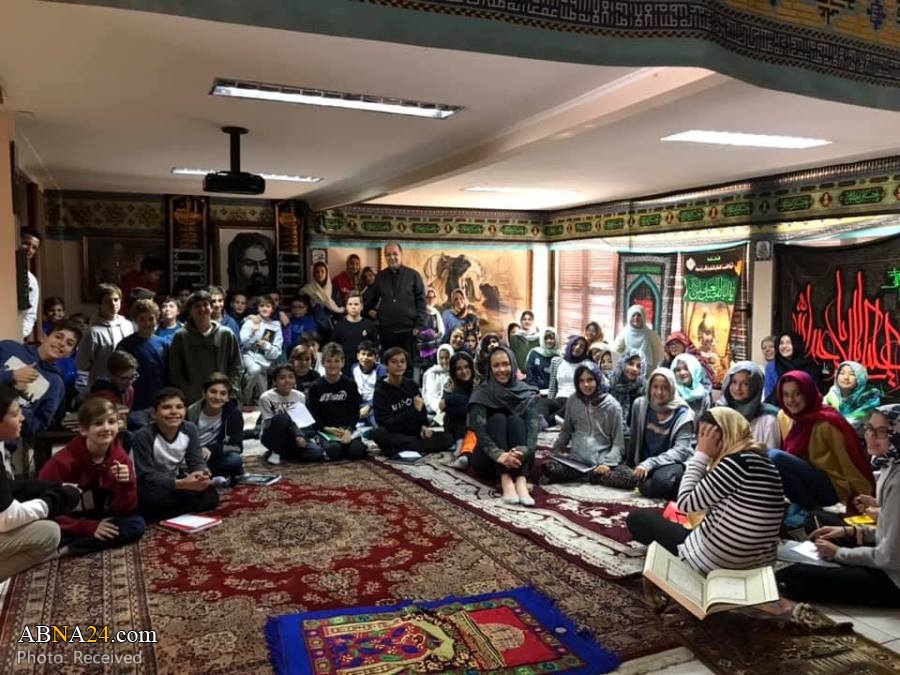 Photos: Introducing Ahlul Bayt (AS) to Chilean students
