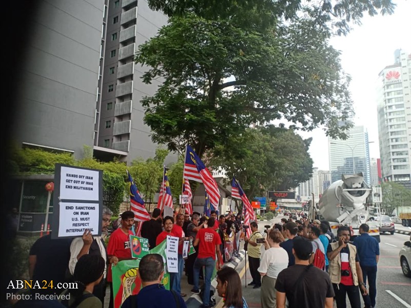 تجمع مقابل سفارت آمریکا در مالزی در اعتراض به شهادت سردار سلیمانی
