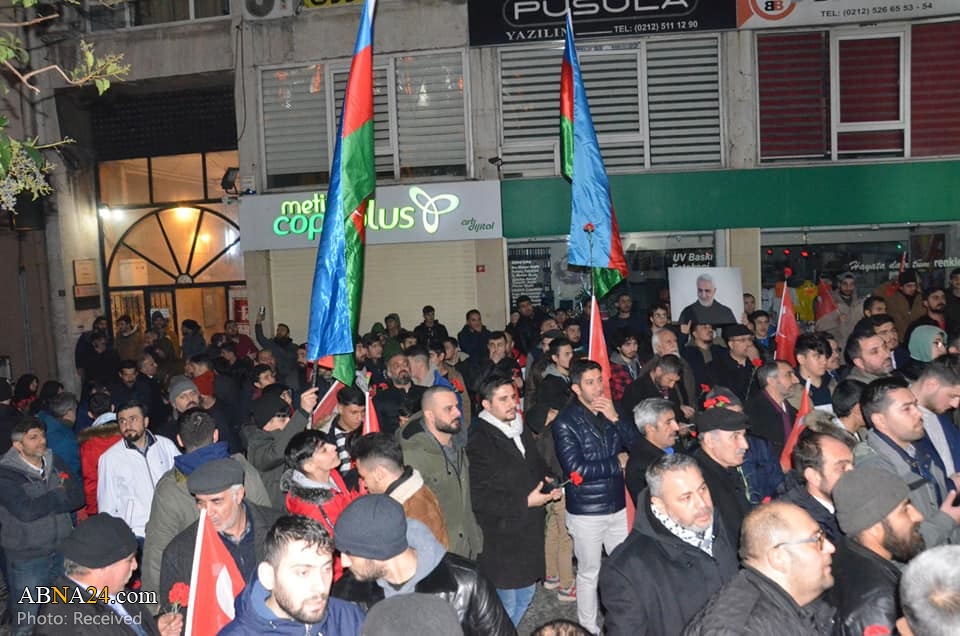 تجمع مردم ترکیه مقابل سرکنسولگری ایران در استانبول در محکومیت ترور سردار سلیمانی