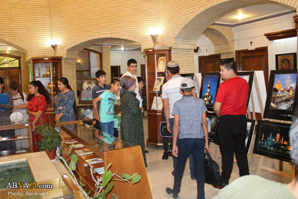 استقبال مردم ترکمنستان از نمایشگاه عکس و کتاب درباره امام رضا(ع) 