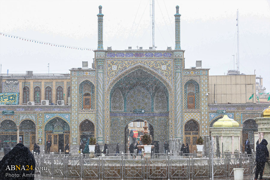 El estado del Santuario de la Honorable Fátima Al-Ma’asumah (P) durante el nevoso aniversario del natalicio de Imam Alí (P)”