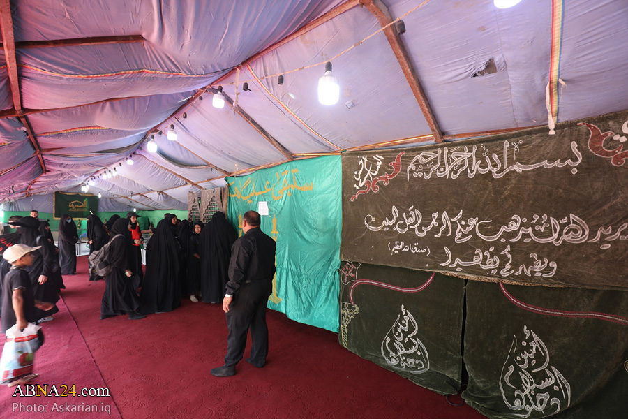 گزارش تصویری/ نمایشگاه آستان مقدس امامین عسکریین(ع) در مسیر زائرین اربعین 