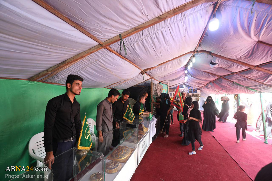 گزارش تصویری/ نمایشگاه آستان مقدس امامین عسکریین(ع) در مسیر زائرین اربعین 