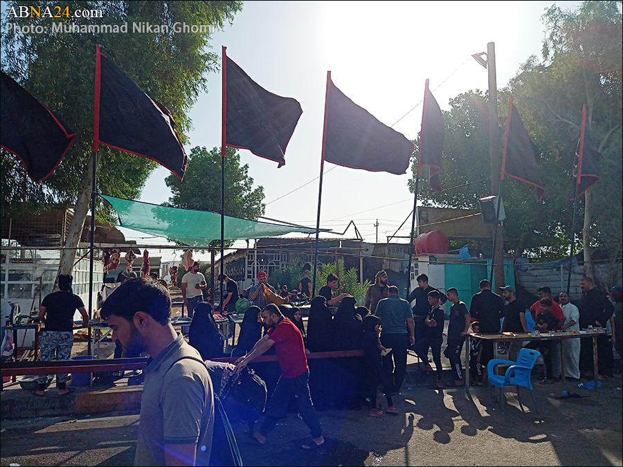 گزارش تصویری/ توزیع نذری بین زائرین پیاده اربعین حسینی 