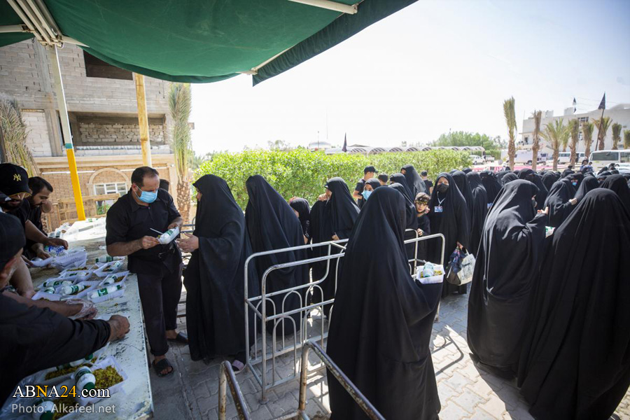 Photos: Serving Arbaeen pilgrims on route from Najaf to Karbala