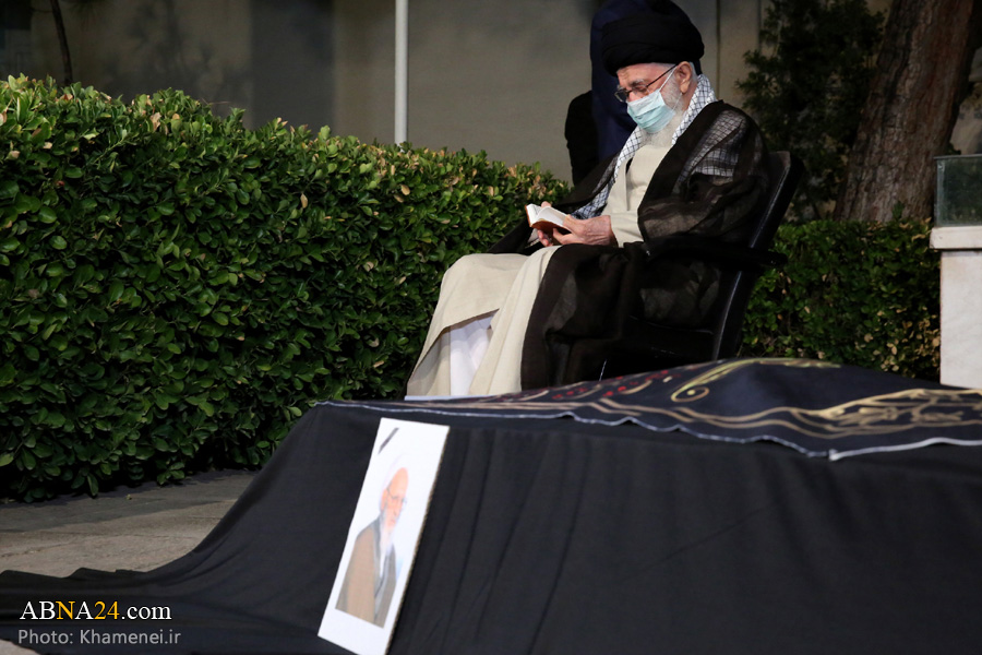 عکس خبری/ اقامه نماز رهبر انقلاب بر پیکر علامه حسن‌زاده آملی