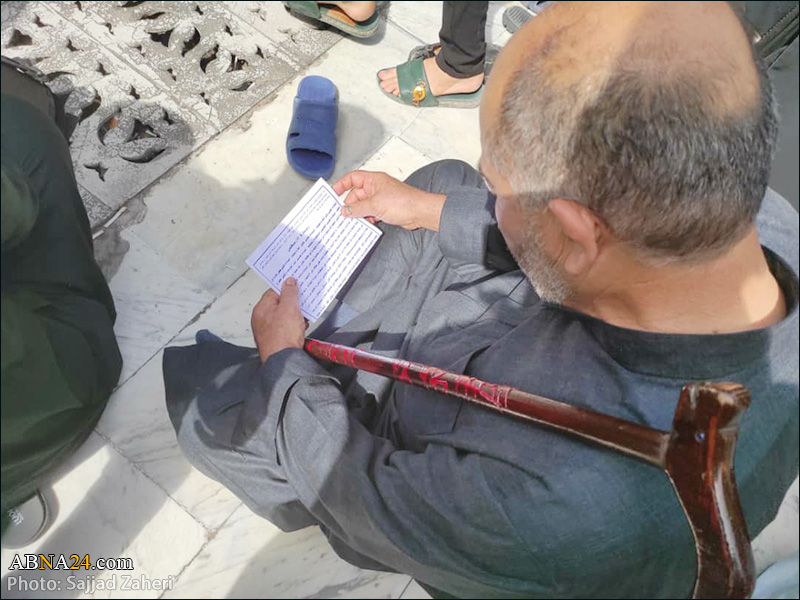 گزارش تصویری/ زیارت‌نامه خوانی در بین الحرمین کربلا در روز اربعین حسینی