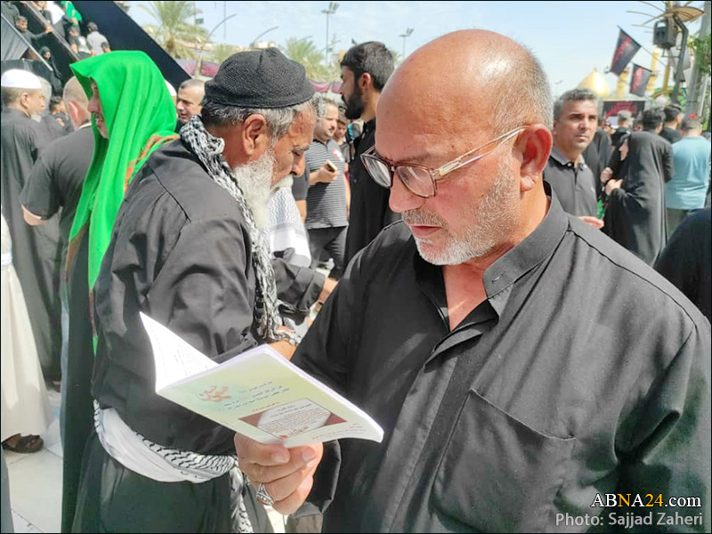 گزارش تصویری/ زیارت‌نامه خوانی در بین الحرمین کربلا در روز اربعین حسینی