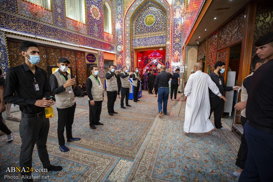 گزارش تصویری/ خدمت گزاری خادمان حرم حضرت عباس(ع) به زائرین اربعین 