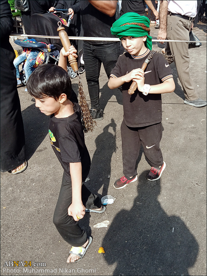 گزارش تصویری/ کودکان زائر در مسیر زیارت حرم امام علی(ع)