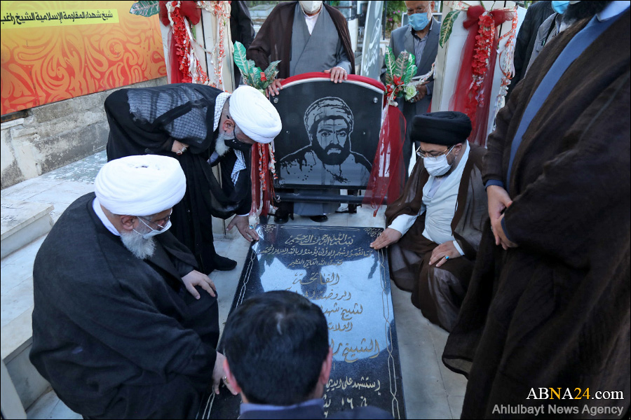 عکس خبری/ زیارت مقبره شهید راغب حرب توسط آیت‌الله رمضانی