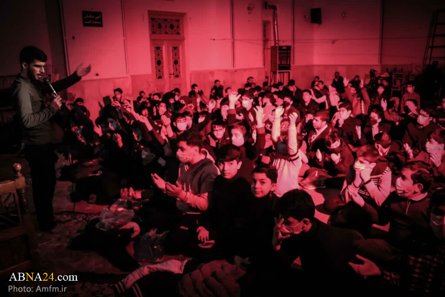 عکس خبری/ محفل هفتگی نوجوانان فاطمی در حرم حضرت معصومه(س)